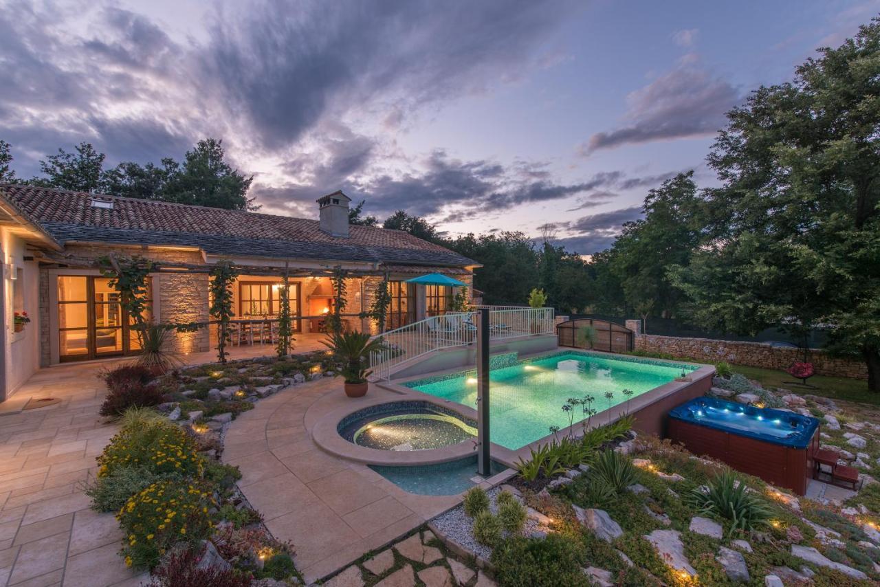 Family Villa Lipica With Private Pool And Jacuzzi Pazin Exterior photo