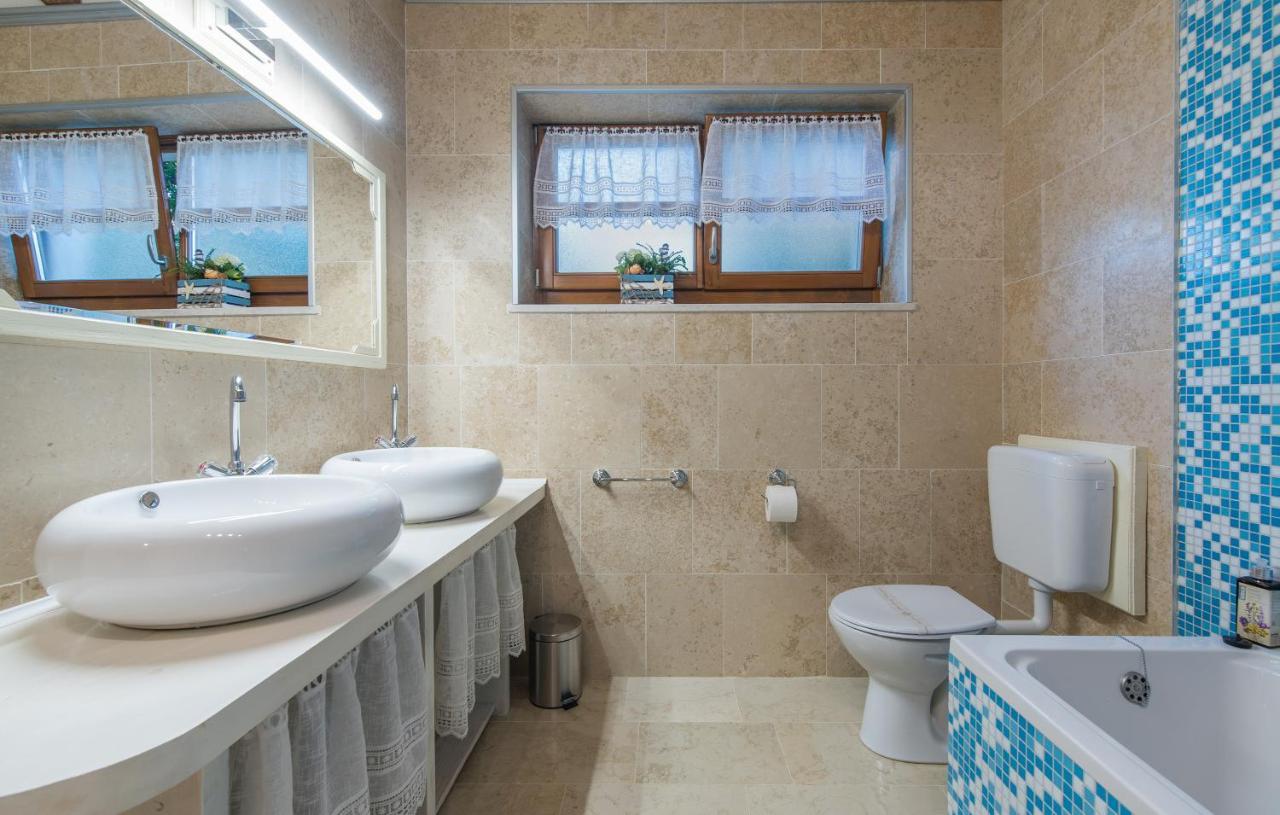 Family Villa Lipica With Private Pool And Jacuzzi Pazin Exterior photo