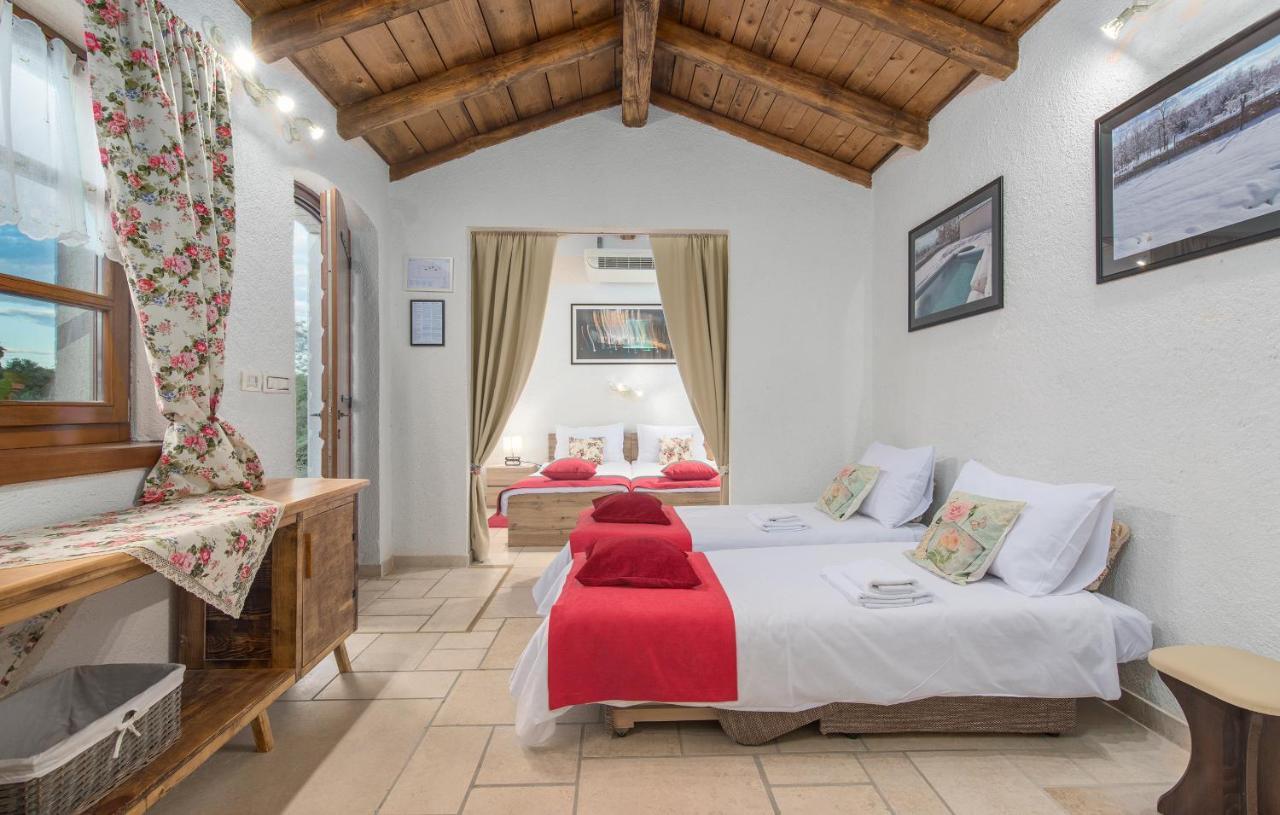Family Villa Lipica With Private Pool And Jacuzzi Pazin Exterior photo